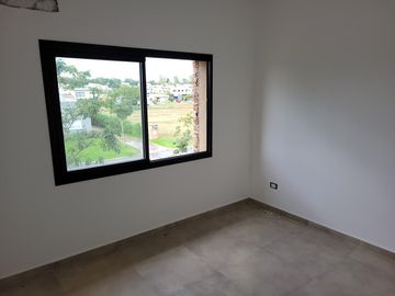 Santa Elena - excelente casa a estrenar en lote con vista a espacio verde