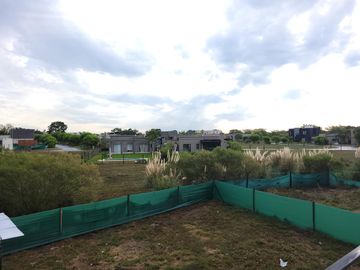 Santa Elena - excelente casa a estrenar en lote con vista a espacio verde