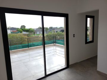 Santa Elena - excelente casa a estrenar en lote con vista a espacio verde