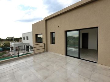 Santa Elena - excelente casa a estrenar en lote con vista a espacio verde