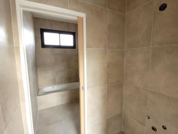 Santa Elena - excelente casa a estrenar en lote con vista a espacio verde