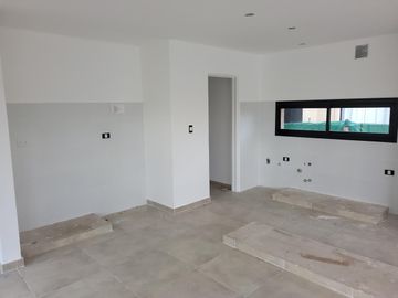 Santa Elena - excelente casa a estrenar en lote con vista a espacio verde