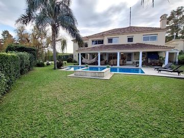 Vendo Casa en Buenos Aires Golf Club / Bella Vista