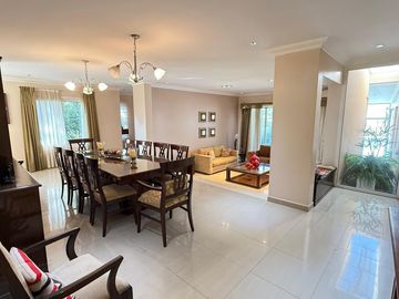 Importante casa de categoría de 4 dormitorios en VENTA en country Las Yungas, Yerba Buena