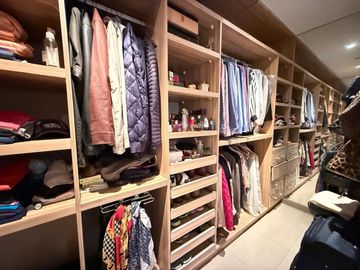 Importante casa de categoría de 4 dormitorios en VENTA en country Las Yungas, Yerba Buena