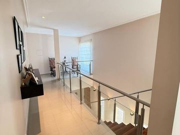 Importante casa de categoría de 4 dormitorios en VENTA en country Las Yungas, Yerba Buena