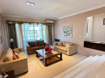 Importante casa de categoría de 4 dormitorios en VENTA en country Las Yungas, Yerba Buena