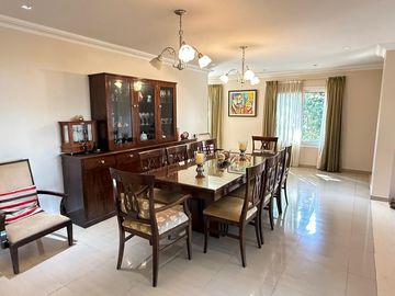 Importante casa de categoría de 4 dormitorios en VENTA en country Las Yungas, Yerba Buena