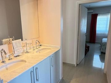 Importante casa de categoría de 4 dormitorios en VENTA en country Las Yungas, Yerba Buena