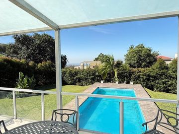 Importante casa de categoría de 4 dormitorios en VENTA en country Las Yungas, Yerba Buena