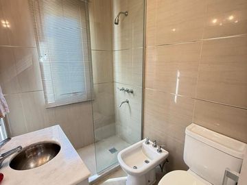 Importante casa de categoría de 4 dormitorios en VENTA en country Las Yungas, Yerba Buena