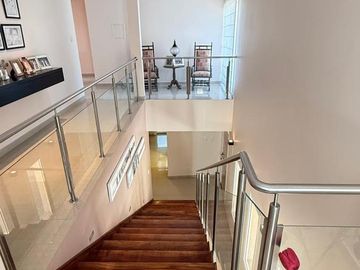 Importante casa de categoría de 4 dormitorios en VENTA en country Las Yungas, Yerba Buena