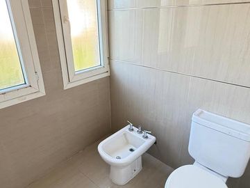 Importante casa de categoría de 4 dormitorios en VENTA en country Las Yungas, Yerba Buena