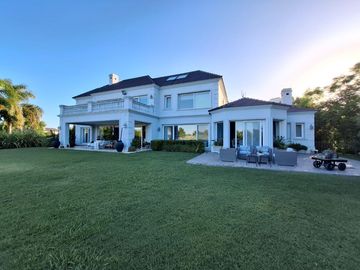 Casa a la venta en Buenos Aires Golf Club Bella Vista