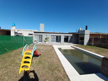 VENTA - Casa de 3 dormitorios en Tierra de Sueños III, Roldán.