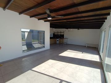 VENTA - Casa de 3 dormitorios en Tierra de Sueños III, Roldán.