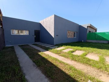 VENTA - Casa de 3 dormitorios en Tierra de Sueños III, Roldán.