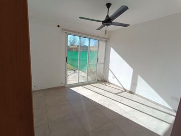 VENTA - Casa de 3 dormitorios en Tierra de Sueños III, Roldán.