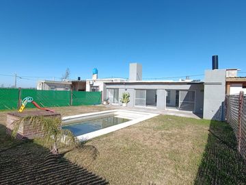 VENTA - Casa de 3 dormitorios en Tierra de Sueños III, Roldán.