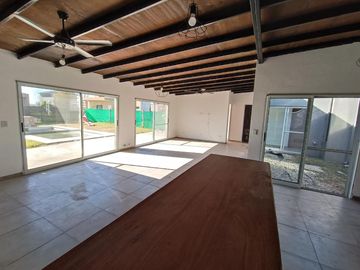 VENTA - Casa de 3 dormitorios en Tierra de Sueños III, Roldán.