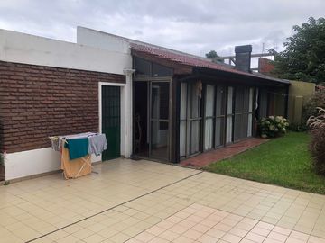 Casa en venta c/ cochera en Quilmes