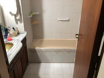 Casa en venta c/ cochera en Quilmes