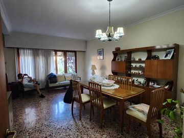Casa en venta c/ cochera en Quilmes
