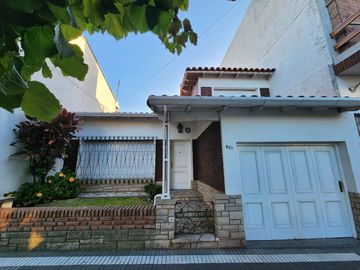 Casa en venta c/ cochera en Quilmes