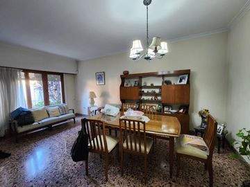 Casa en venta c/ cochera en Quilmes