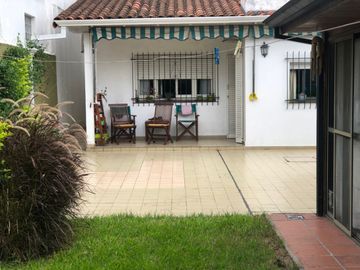 Casa en venta c/ cochera en Quilmes
