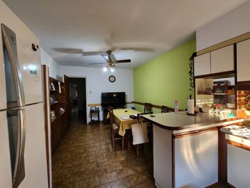 Casa en venta c/ cochera en Quilmes