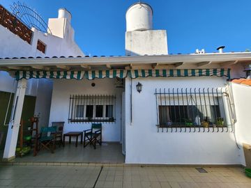 Casa en venta c/ cochera en Quilmes