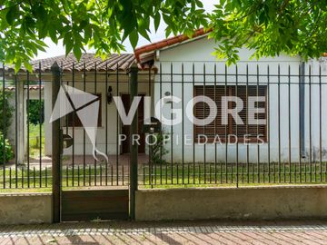 Casa en venta c/ cochera en Lomas de Zamora