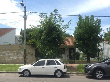 Casa en venta c/ cochera en Lomas de Zamora