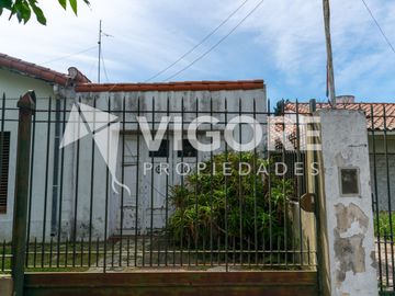 Casa en venta c/ cochera en Lomas de Zamora