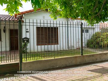 Casa en venta c/ cochera en Lomas de Zamora