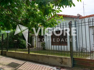 Casa en venta c/ cochera en Lomas de Zamora