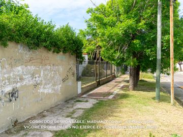 Casa en venta c/ cochera en Lomas de Zamora