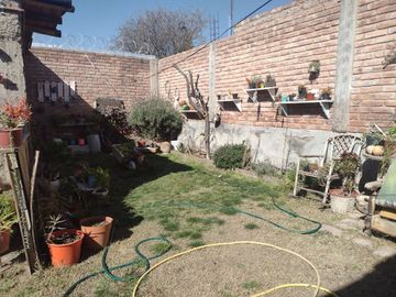 VENTA CASA CON DEPARTAMENTO GODOY CRUZ