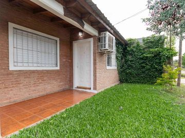 VENTA CASA 1 DORM ROLDÁN VILLA FLORES ACEPTA PERM.