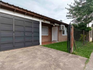 VENTA CASA 1 DORM ROLDÁN VILLA FLORES ACEPTA PERM.