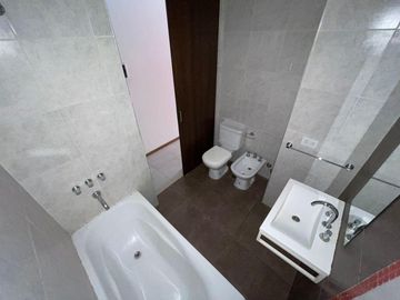 Departamento en venta con cochera zona facultades de Medicina y UCA Rosario Apto Credito Pje Zavalla