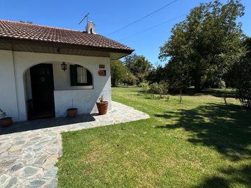 Casa quinta en venta de 3 ambientes de 2500 metros de lote.