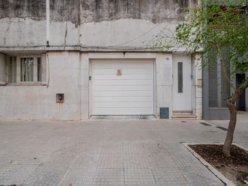 Venta PH 3 ambientes con patio y terraza reciclado a nuevo integramente