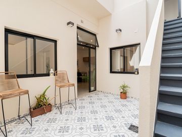 Venta PH 3 ambientes con patio y terraza reciclado a nuevo integramente