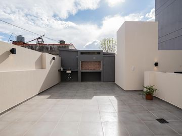 Venta PH 3 ambientes con patio y terraza reciclado a nuevo integramente