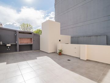 Venta PH 3 ambientes con patio y terraza reciclado a nuevo integramente