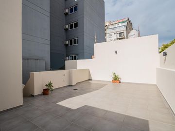 Venta PH 3 ambientes con patio y terraza reciclado a nuevo integramente