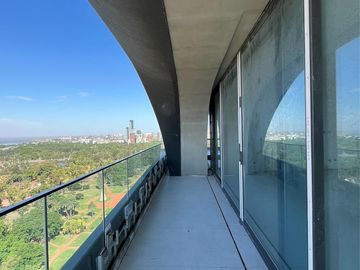 Departamento 4 ambientes con dependencia en L´avenue Libertador con vista al Polo