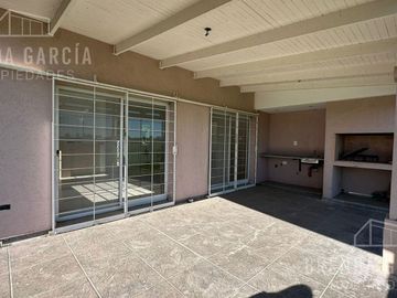 Casa en Dos Plantas En Venta En Colon Entre Ríos.